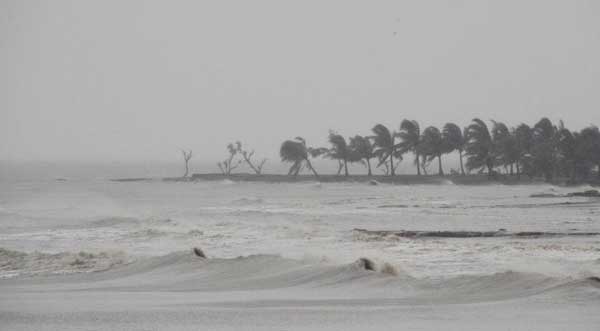 ‘কোমেন’ উপকূল পার হয়েছে, বিপৎসংকেত নেই