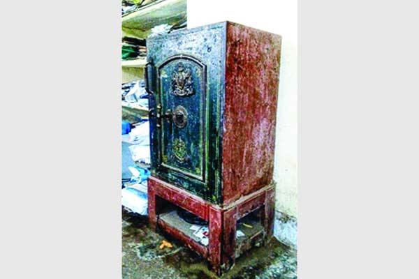 বিজ্ঞানী জগদীশচন্দ্রের সিন্দুকে কী আছে?