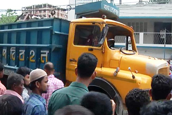 মুন্সীগঞ্জে ট্রাকের চাপায় ১নারীর নির্মম মৃত্যু