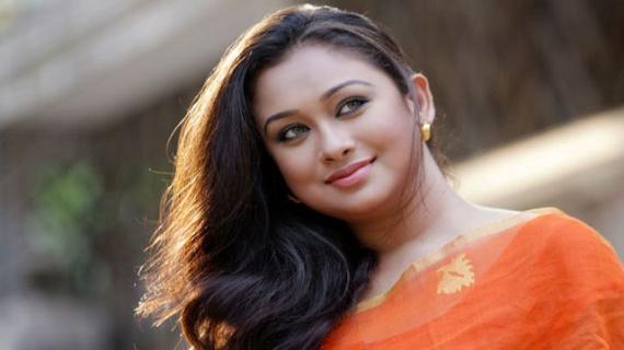 মাঝবয়সী নারীদের প্রতি ছেলেদের এত ঝোঁক থাকে কেন???