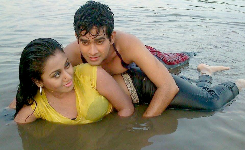 রানা প্লাজার জায়গায় মা বাবা সন্তান