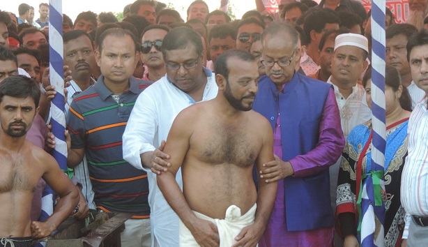 গজারিয়ায় মাথা না ভিজিয়ে সাতার প্রদর্শনী তে রেকর্ড