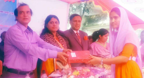 গজারিয়ায় শিক্ষার্থীদের মাঝে পুরস্কার বিতরণ