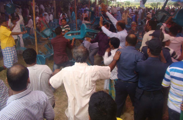 মুন্সিগঞ্জে শৃঙ্খলা সভায় এসপি-ওসি’র সামনেই বিশৃঙ্খলা, অাহত ৭