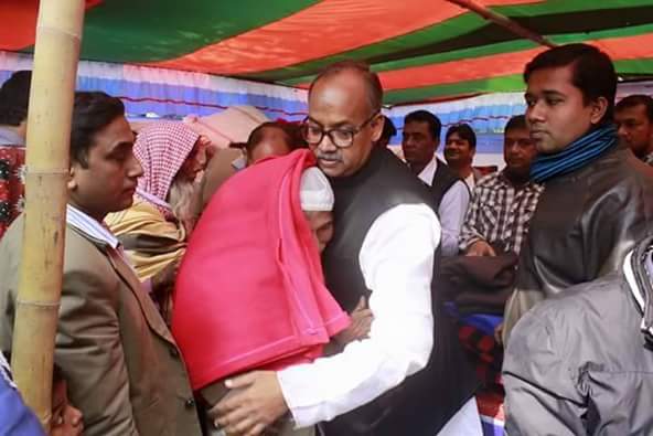 মুন্সিগঞ্জ সদরে সাংসদ মৃনালের শীতবস্ত্র বিতরণ