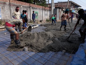 পুরোদমে কাজ শুরু করে দিয়েছেন শ্রমিকরা।
