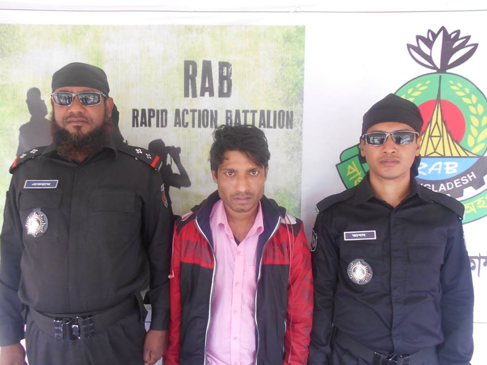 সিরাজদিখানে র‌্যাবের হাতে ইয়াবা কারবারি আটক