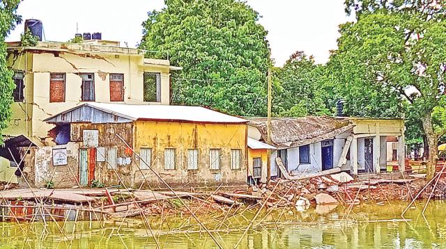যে ৩ টি কারনে ধসে পড়েছে হরগঙ্গার ভবন