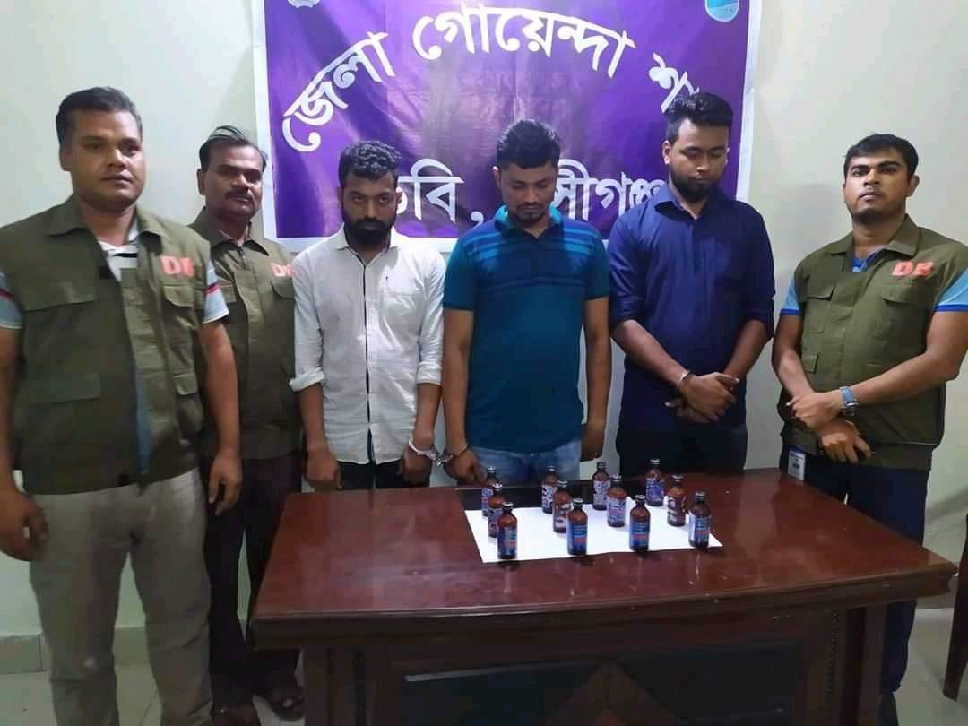 মুন্সিগঞ্জে ফেনসিডিল সহ যুবলীগ নেতা আটক