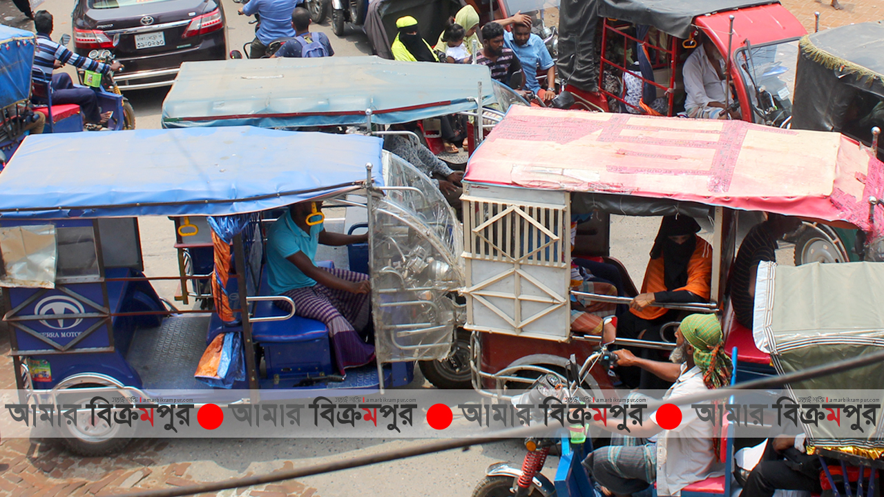 মুন্সিগঞ্জে অটো-মিশুক চালিয়ে জীবিকা নির্বাহ করছে বেকার তরুণ-যুবকরা
