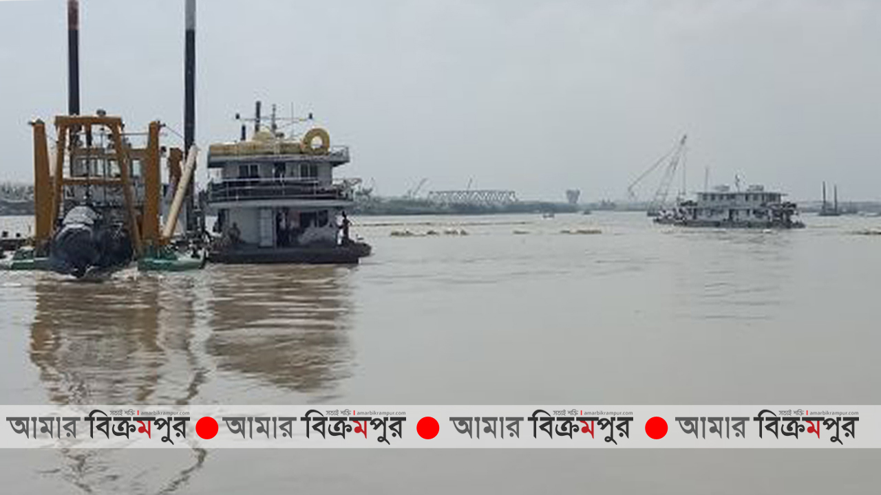 পদ্মায় চলেনা ফেরি, প্রকৃতির সাথে লড়াই করে নৌ পথ সচল করতে প্রত্যয়ী ড্রেজিং বিভাগ