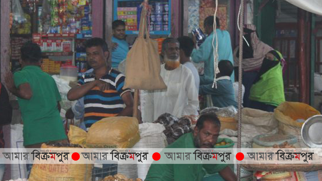 মুন্সিগঞ্জের টংগিবাড়ীতে লবণ কেনার হিড়িক, গুজব রোধে প্রশাসনের মাইকিং