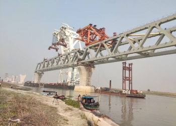 পদ্মার বুকে বসল ১৭তম স্প্যান