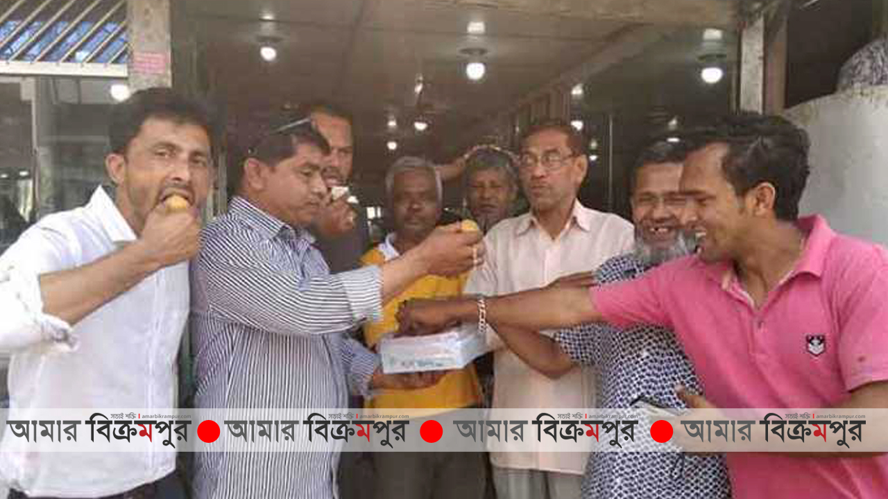এক্সপ্রেসওয়ে উদ্বোধনের আনন্দে ভাসছে মুন্সিগঞ্জবাসী, মিষ্টি বিতরণ
