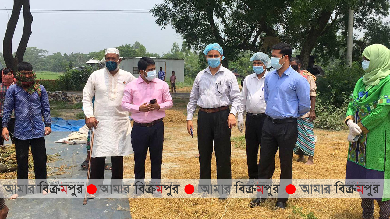 কৃষকের খোজ নিতে আড়িয়াল বিলে মুন্সিগঞ্জের ডিসি