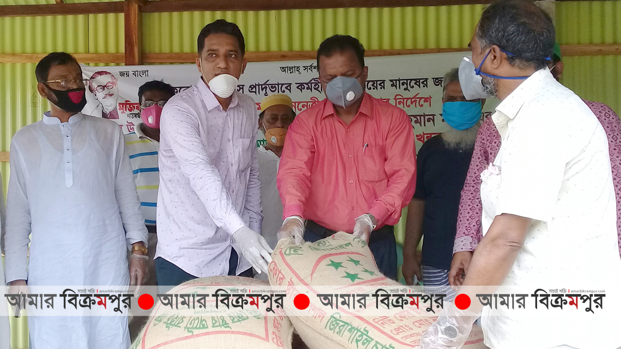 করোনা: শ্রীনগরে ইউনিয়ন আ.লীগের উদ্যোগে খাদ্য সামগ্রী বিতরণ
