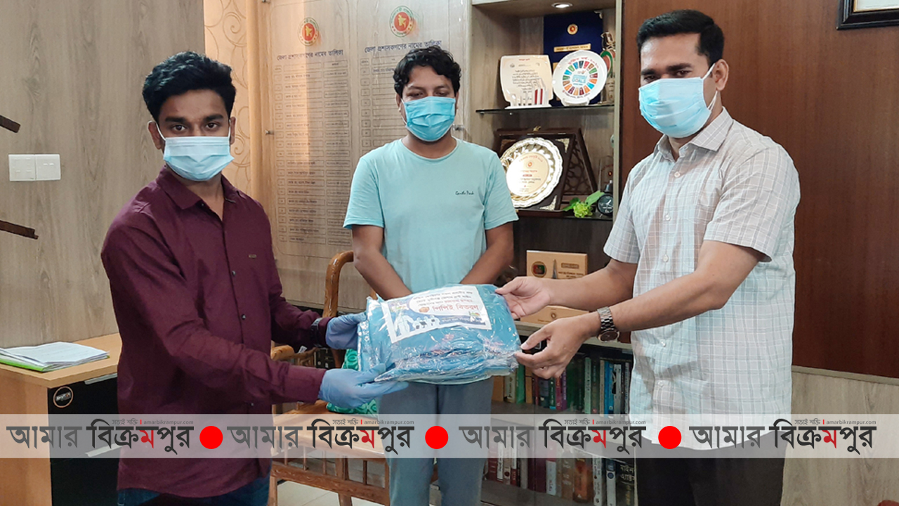 মুন্সিগঞ্জে চিকিৎসকদের সুরক্ষায় দক্ষিণ কোরিয়া প্রবাসীদের পিপিই উপহার
