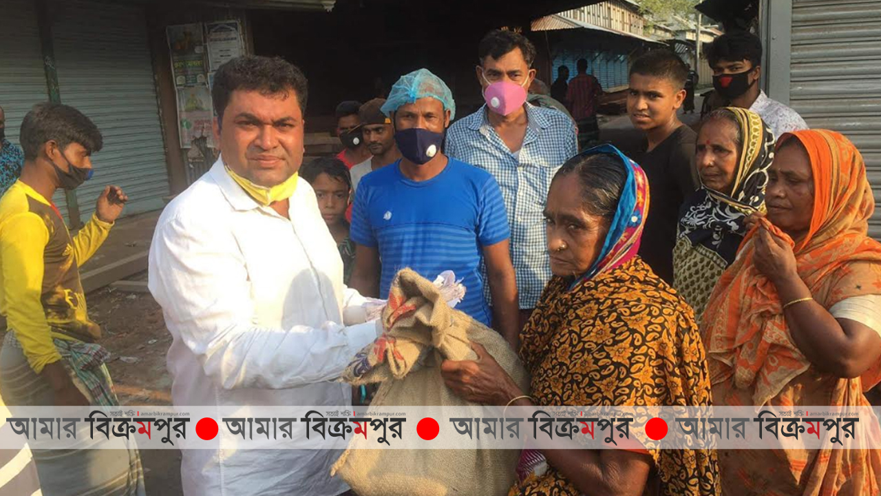 দিঘিরপাড়ে গাড়ীচালক ও শ্রমজীবী মানুষের মাঝে খাদ্য উপহার বিতরণ