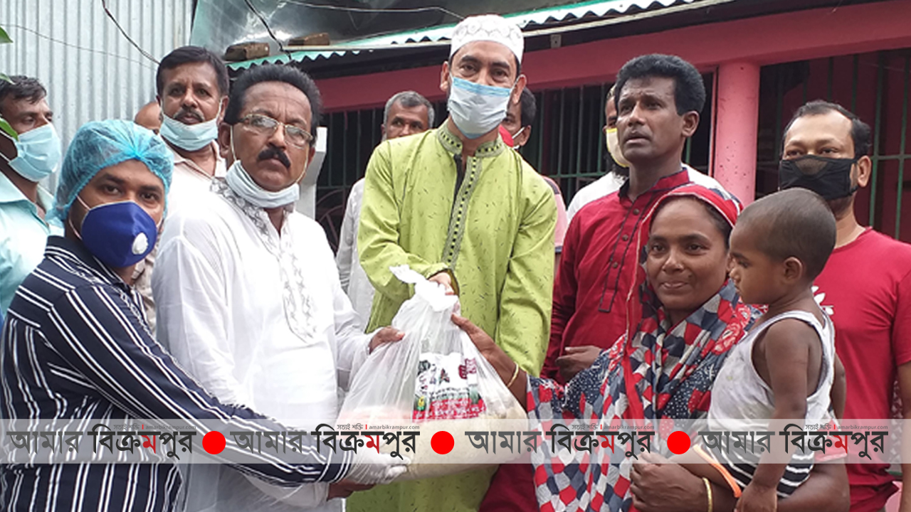 করোনা: রামপালে শ্রমিক লীগের খাদ্যসামগ্রী বিতরণ