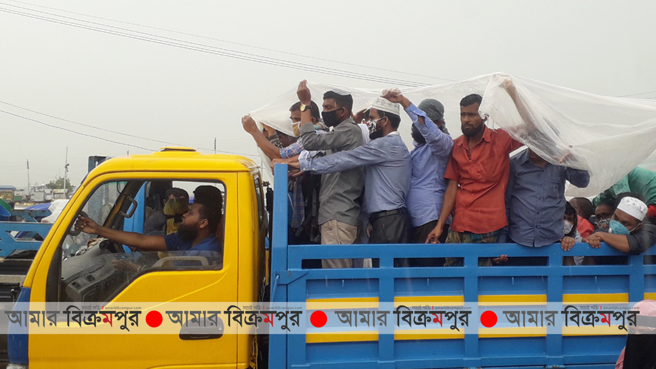 ভোগান্তি মেনেই শিমুলিয়া ঘাট হয়ে ঢাকামুখি কয়েক হাজার শ্রমজীবি