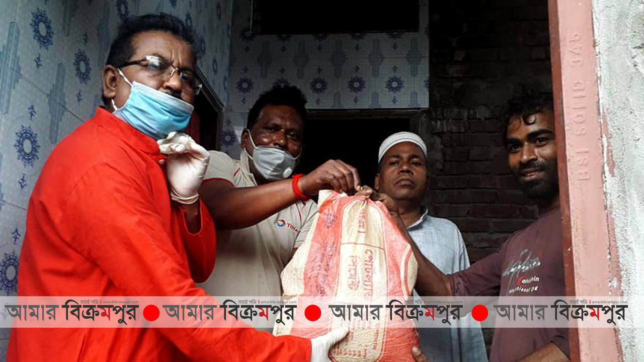 মুন্সিগঞ্জে শ্রমিক লীগের খাদ্যসামগ্রী বিতরণ
