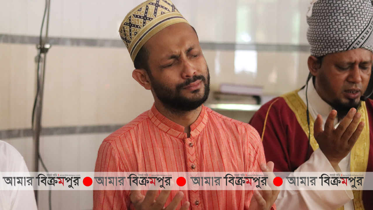 লঞ্চডুবিতে নিহতদের আত্মার মাগফেরাত কামনায় মুন্সিগঞ্জে কোরআন খতম, দোয়া ও মিলাদ