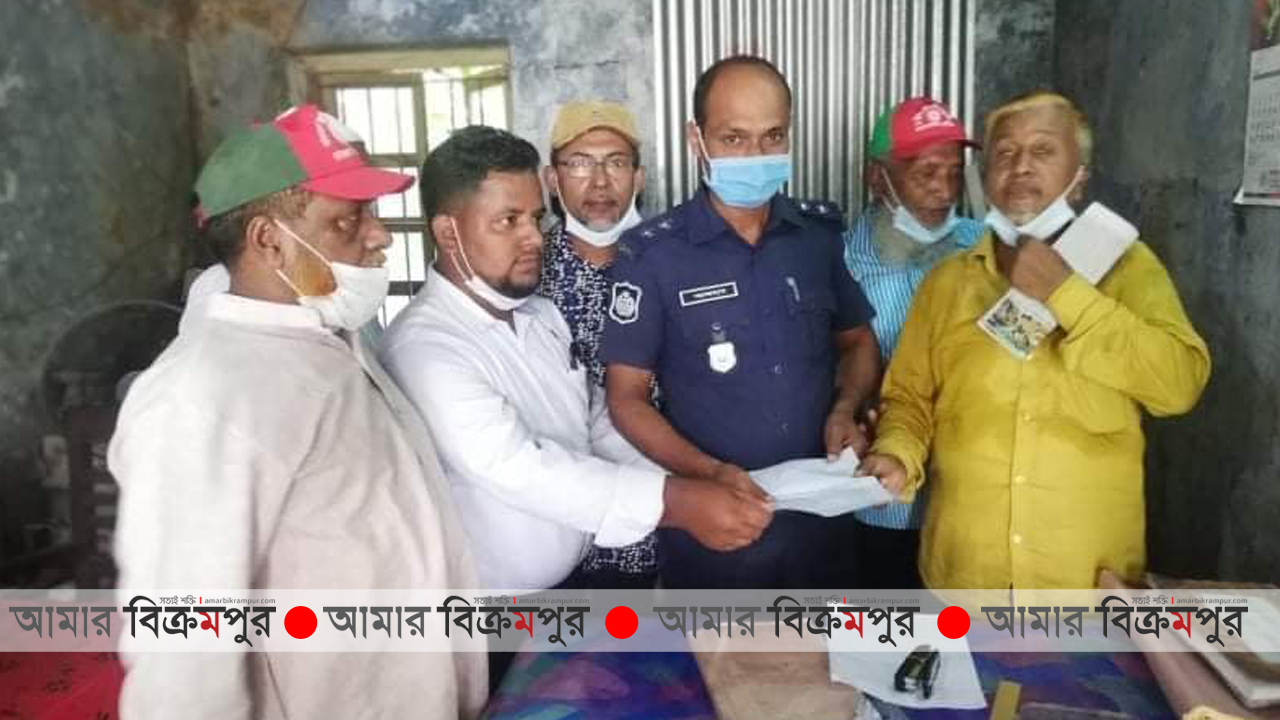 মুক্তিযোদ্ধাদের উপর হামলার প্রতিবাদে মুন্সিগঞ্জে স্মারকলিপি প্রদান