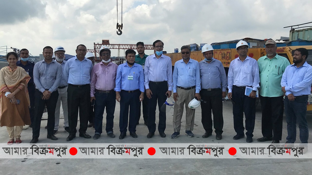 পদ্মা সেতু প্রকল্প পরিদর্শন করে গেলেন দুই সচিব