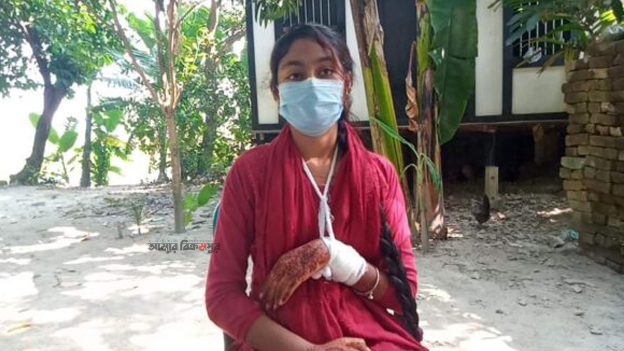 মুন্সিগঞ্জে বিয়ের প্রস্তাব প্রত্যাখ্যান করায় স্কুল ছাত্রীর হাত কেটে দিলো বখাটে