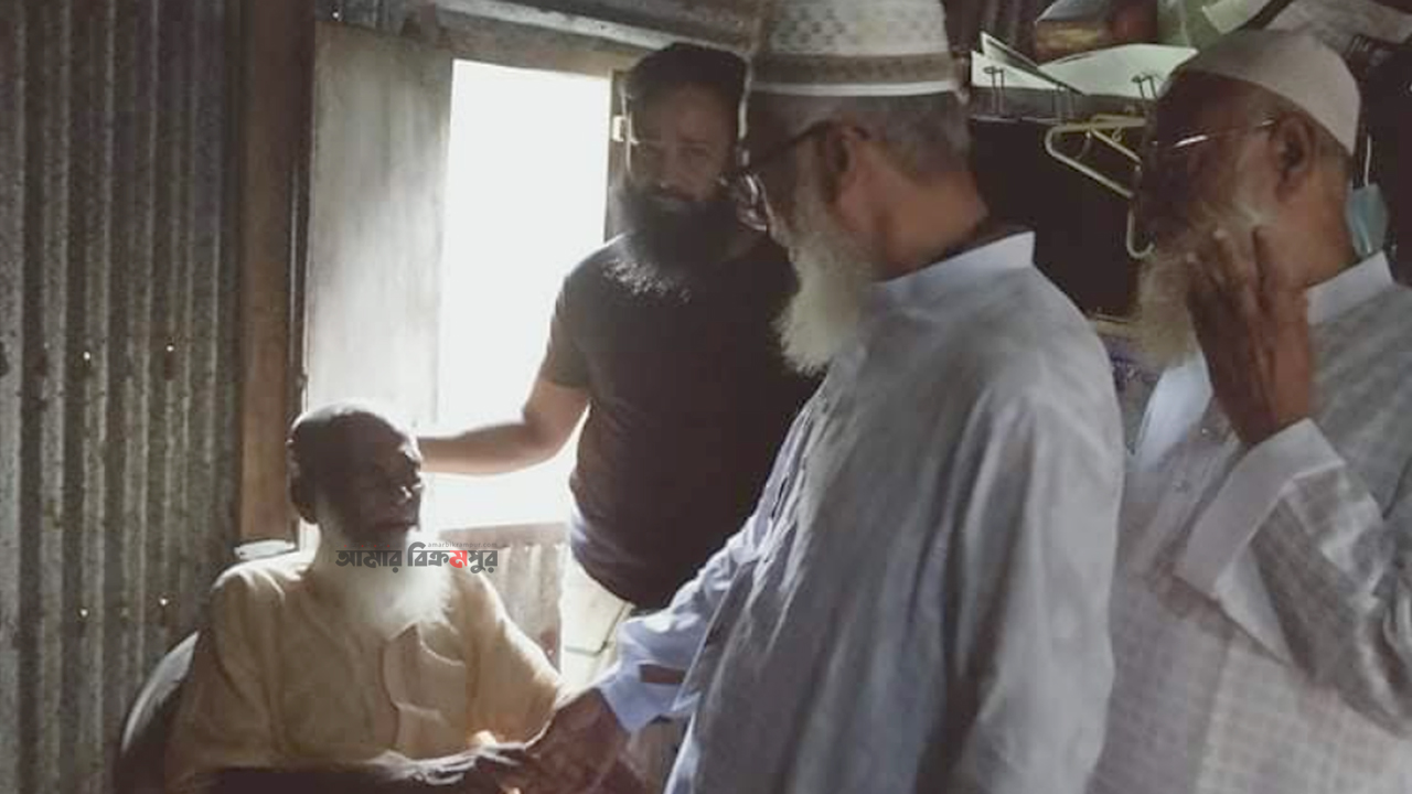 শ্রীনগরের কোলাপাড়ায় স্বতন্ত্র চেয়ারম্যান প্রার্থী বাবুর গণসংযোগ
