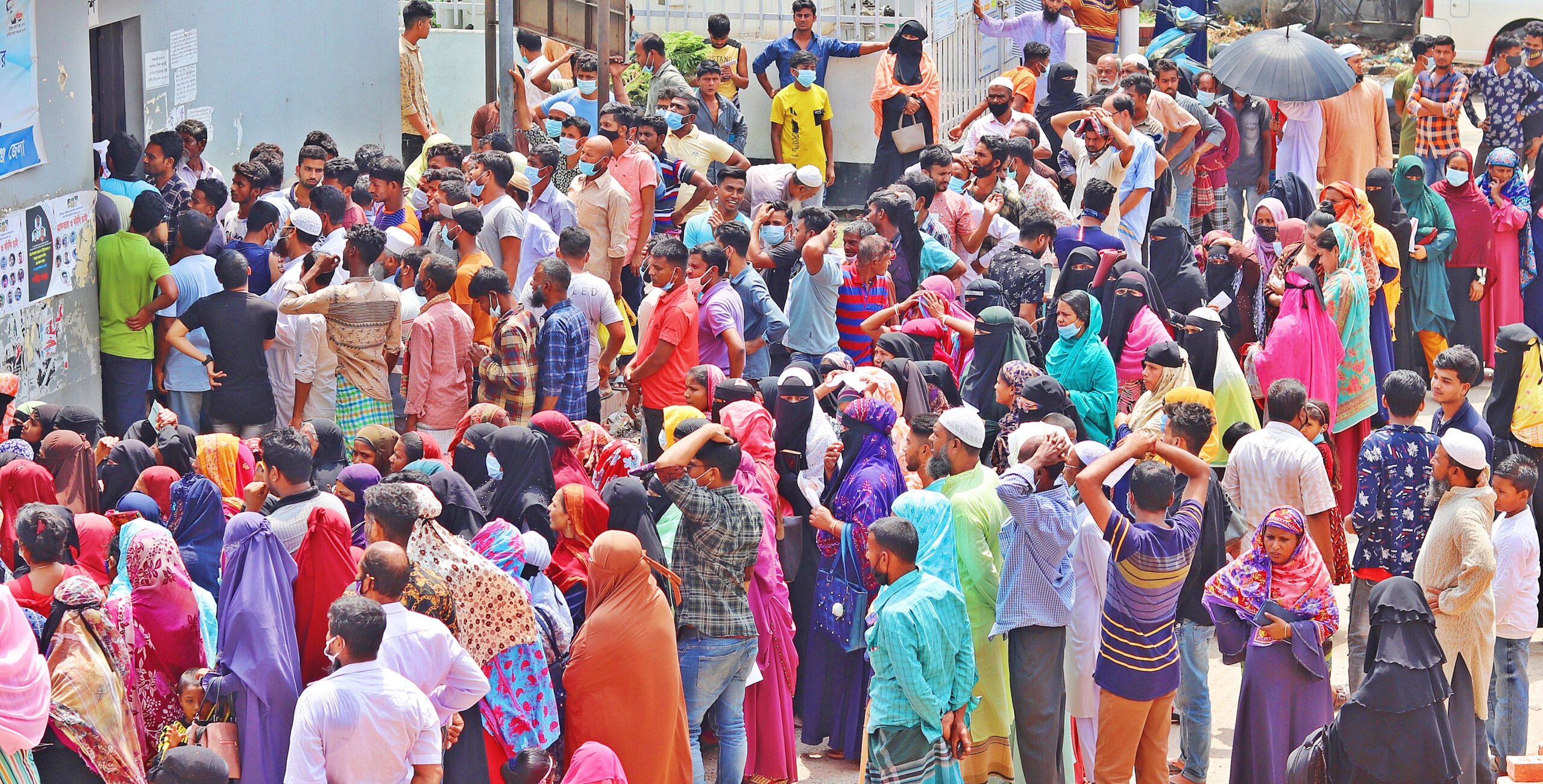 চৈত্রের রোদে পুড়ে দীর্ঘ অপেক্ষা