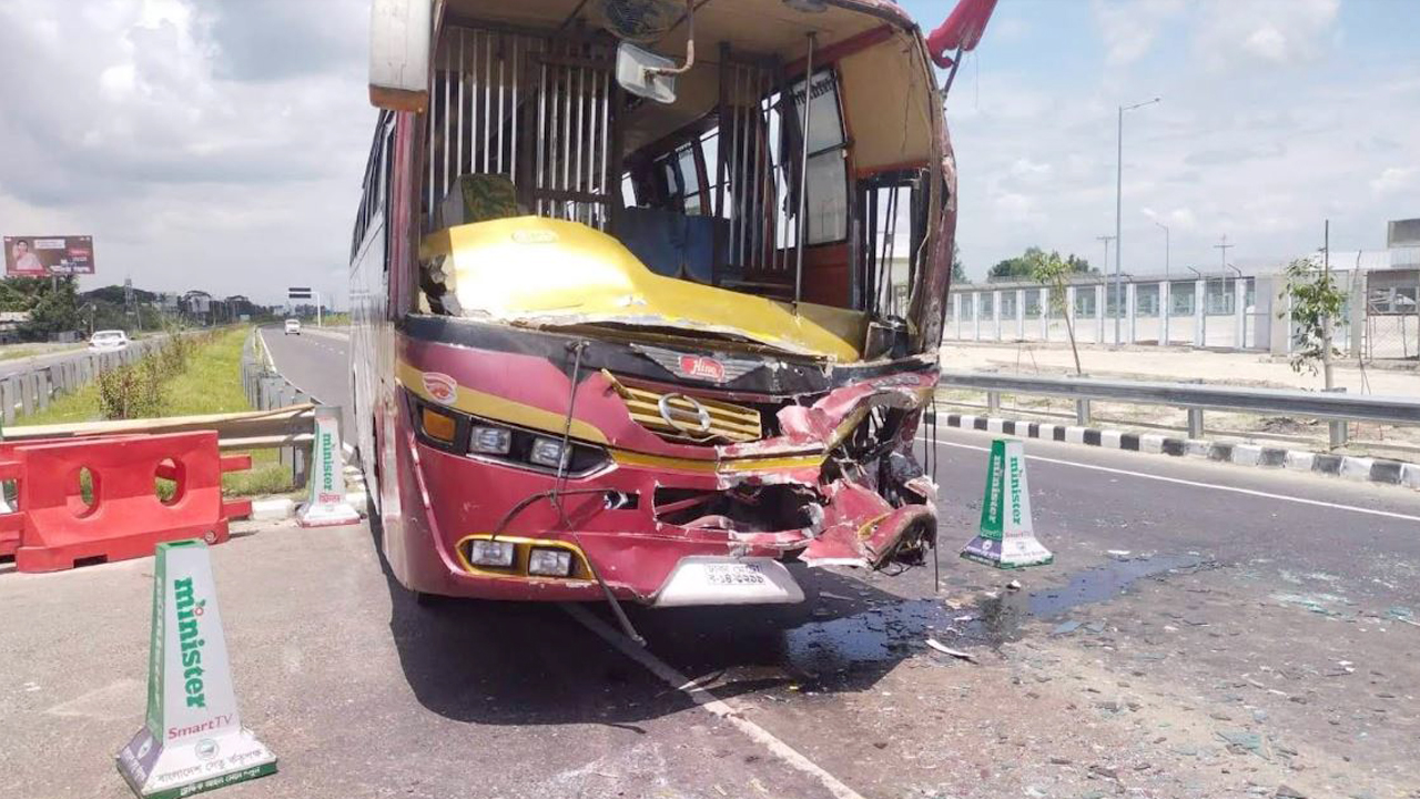 পদ্মা সেতুর সামনে দুই বাসের সংঘর্ষে আহত ৬