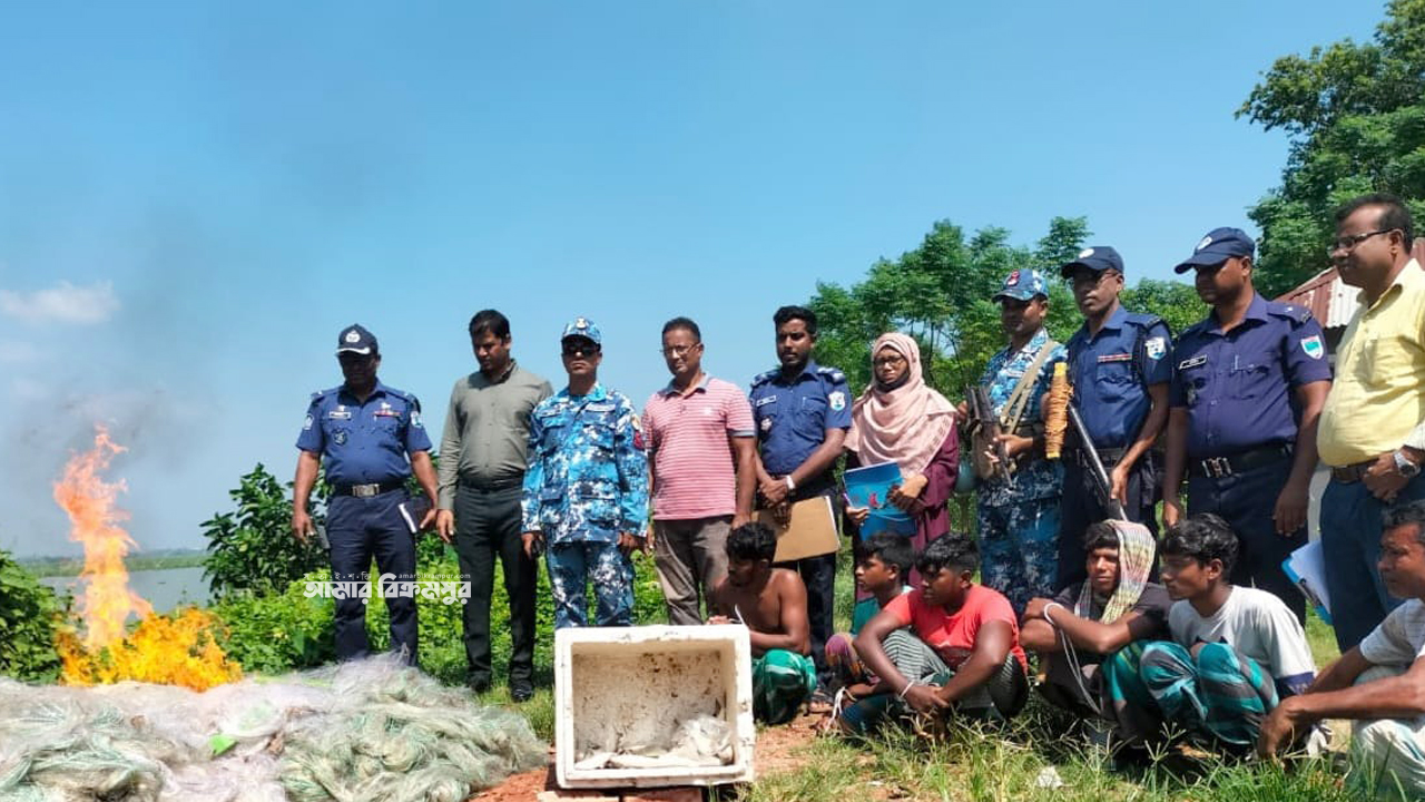 মুন্সিগঞ্জে মা ইলিশ ধরার সময় হাতেনাতে আটক, দুইজনকে জেল