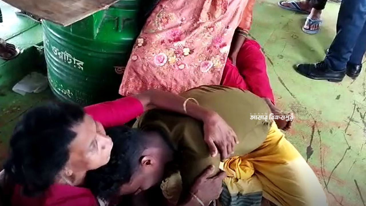 মাকে বাঁচাতে নদীতে ঝাপ দিয়ে ছেলে নিখোঁজ