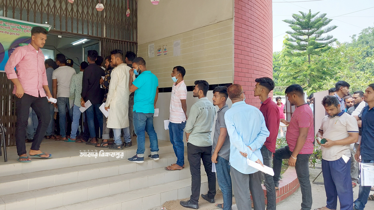 মামা-ভাগ্নের খপ্পরে মুন্সিগঞ্জ পাসপোর্ট অফিস!