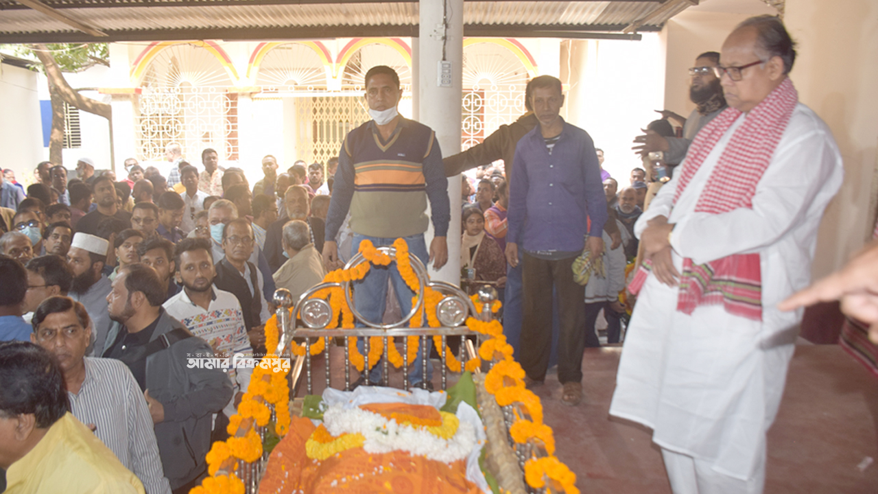 মৃণাল কান্তি দাসের মায়ের শেষকৃত্য সম্পন্ন
