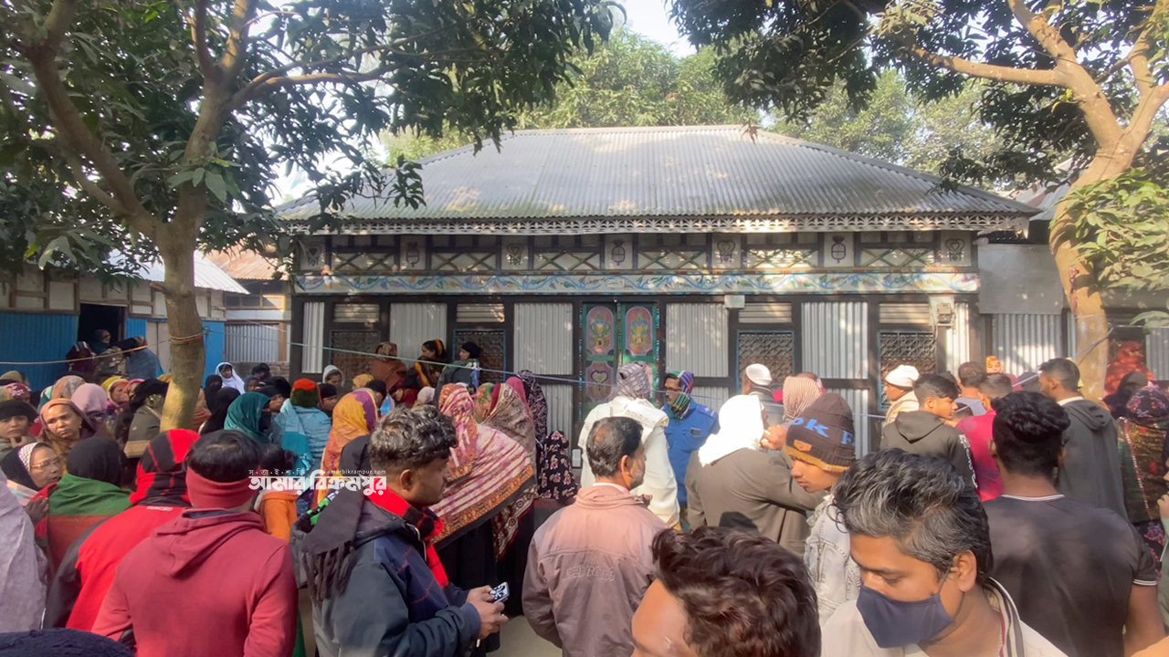 মুন্সিগঞ্জে প্রবাসীর স্ত্রীর ঝুলন্ত মরদেহ উদ্ধার, পরিবারের দাবি হত্যা