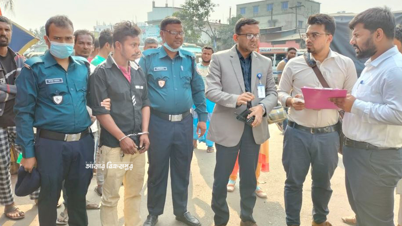 মুক্তারপুর সিএনজি স্ট্যান্ডে গাঁজা সেবনের সময় আটকের পর ১০ দিনের জেল