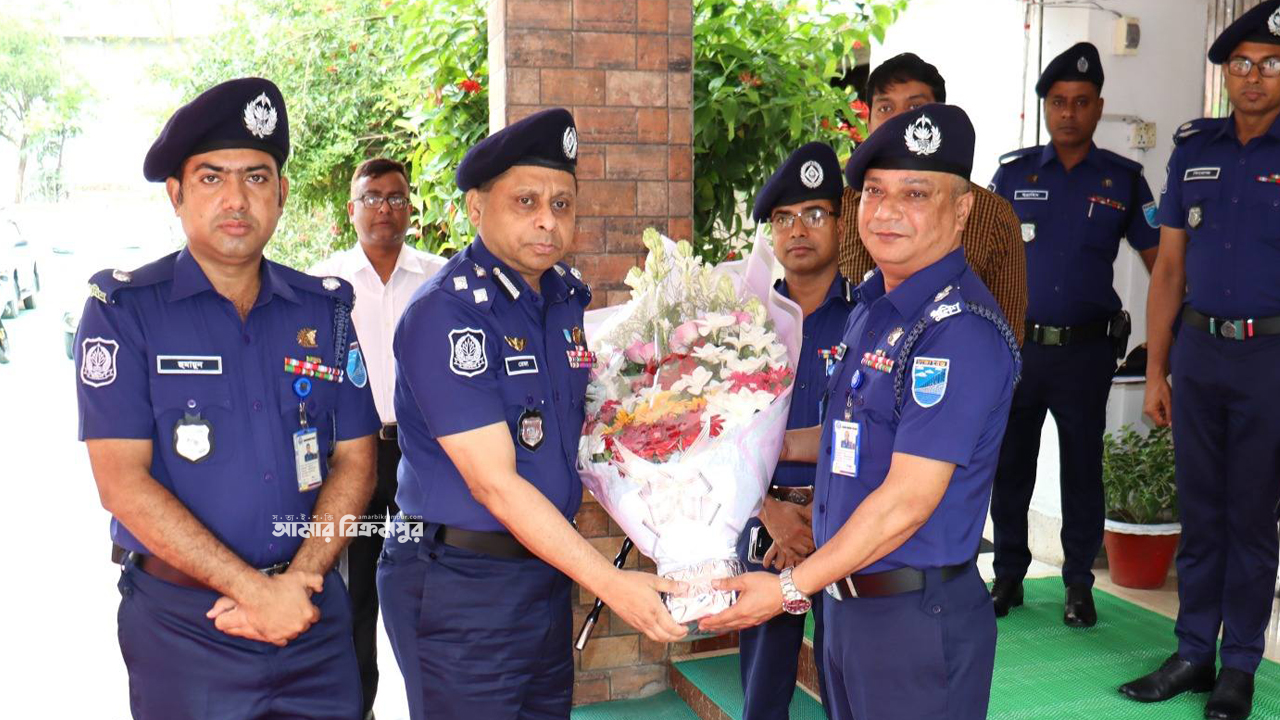 মুন্সিগঞ্জ পুলিশের সাথে ঢাকা রেঞ্জ ডিআইজির ‘বিশেষ অপরাধ পর্যালোচনা সভা’