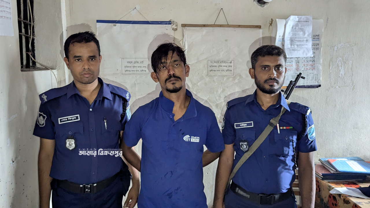 মুন্সিগঞ্জে পরীক্ষা কেন্দ্রের সামনে ৩ রাউন্ড গুলিবর্ষণ, হাতেনাতে যুবককে ধরলো পুলিশ