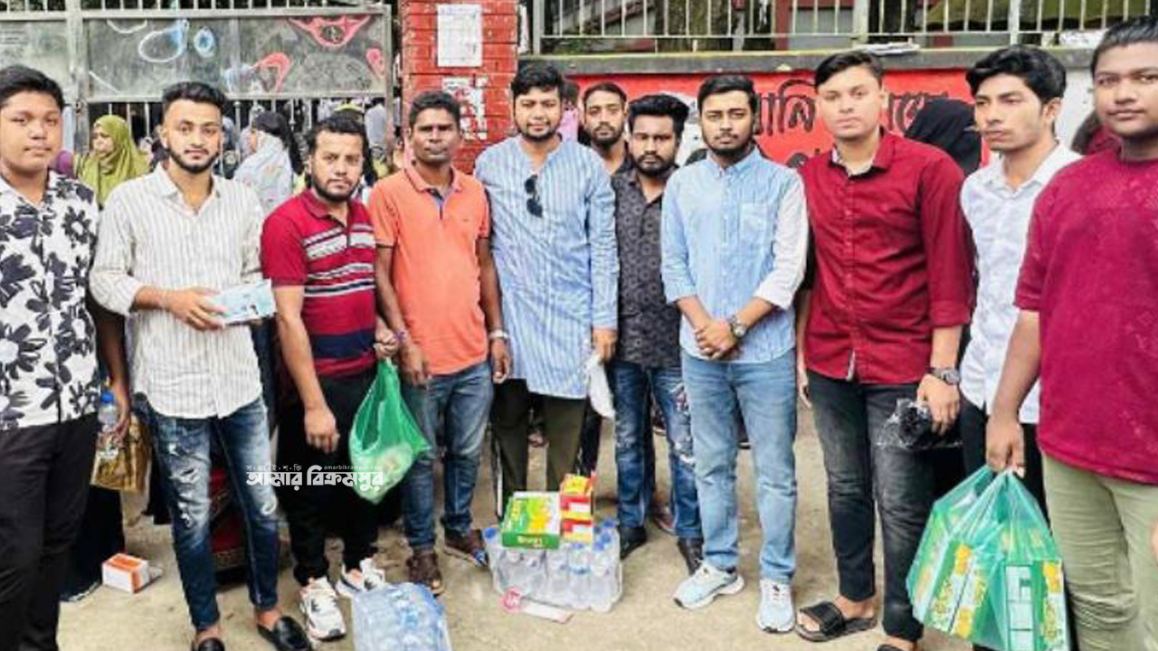 রামপাল কলেজে এইচএসসি শিক্ষার্থী ও অভিভাবকদের মাঝে পানি-স্যালাইন বিতরণ ছাত্রদলের
